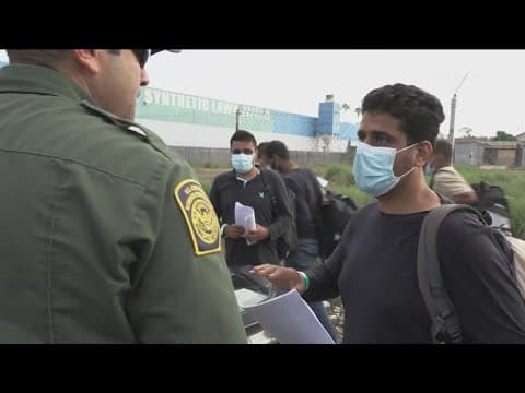 Hundreds of migrants dropped off at trolley station in San Ysidro