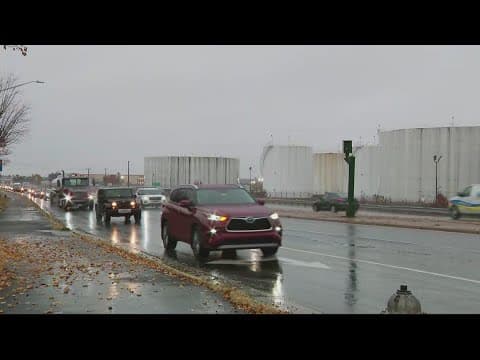 Thanksgiving travel rush is in full swing