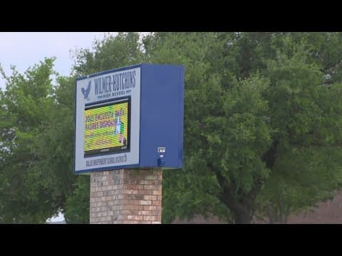 Students return to Wilmer-Hutchins High School for first time since shooting