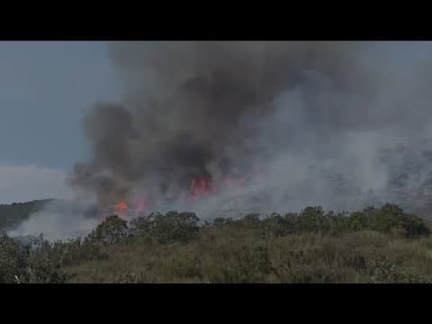 Fire crews battle Poway area brush fire