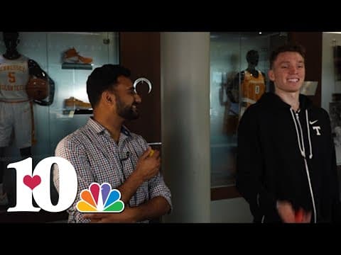 Dalton Knecht plays Connect 4 Shots with WBIR sports reporter