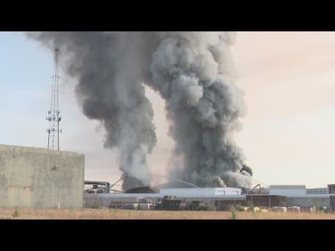 Fire crews extinguish southeast Columbus scrapyard blaze
