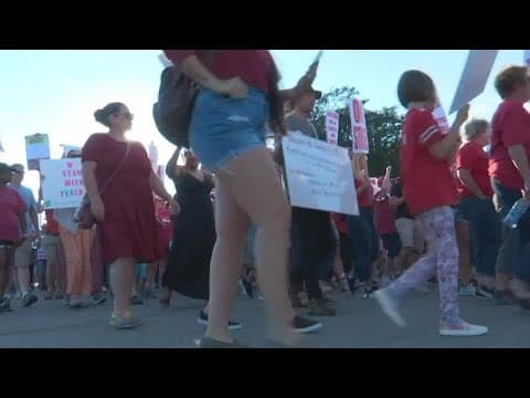 Students begin school year remotely as Columbus teachers' strike enters third day