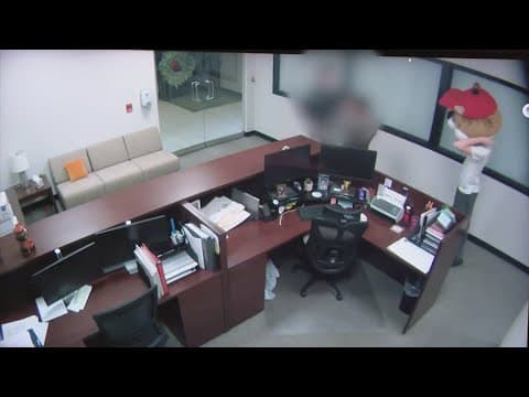 Caught on camera | Teens take pics in a Buc-ee's mascot head before allegedly stealing it