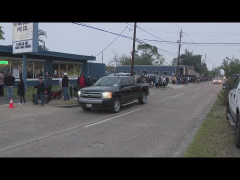 100s of people line up for pies at Flying Saucer, House of Pies in Houston