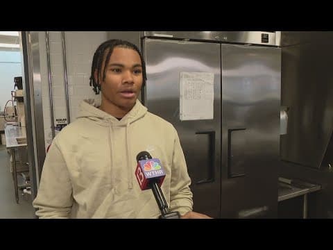 Volunteers helping Mozel Sanders Foundation for Thanksgiving