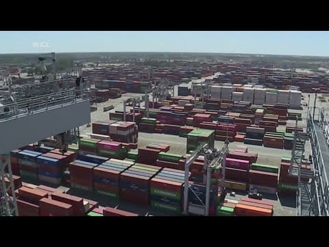 Dockworkers threatening strike