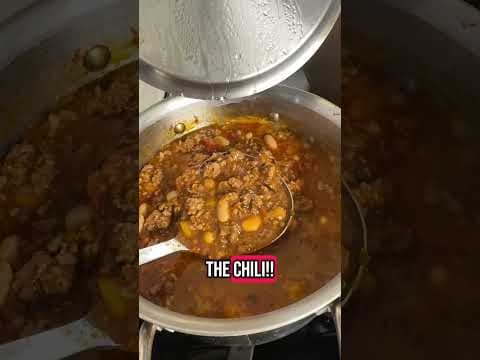 How do YOU do to stay warm when it's cold in DFW? WFAA Chief Meteorologist Pete Delkus eats chili! 😋