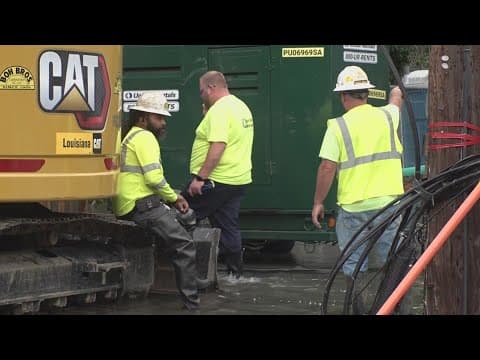 Huge water main break floods Uptown streets
