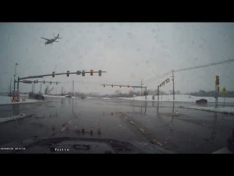 Dashcam captures plane descending onto Loudoun Co. Parkway