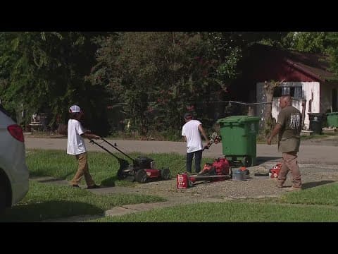 Houston siblings spread kindness one yard at a time