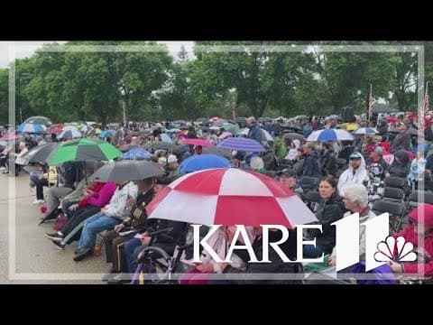 Hundreds mark Memorial Day at Fort Snelling