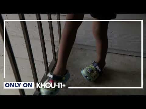 A Houston apartment complex is overrun with rats