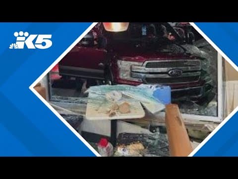 1 injured after truck crashes into South Hill Taco Bell/KFC