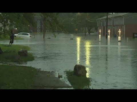 Heavy rain causes flooding in Iowa