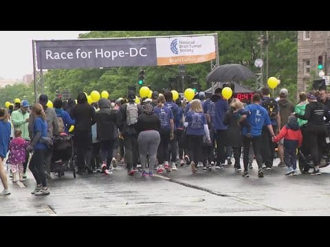 An American Idol helps to raise money for cancer research at Race for Hope 5K DC