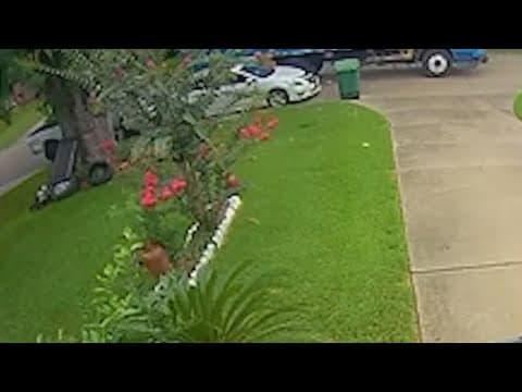 Houston family catches garbage truck crashing into car, driving off