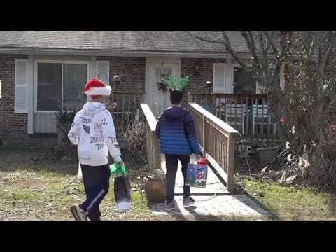 'Most of these seniors don't get to see anybody' | Volunteers deliver meals on Christmas