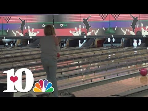 Fountain City bowling alley celebrates the holidays with kids and Santa Claus