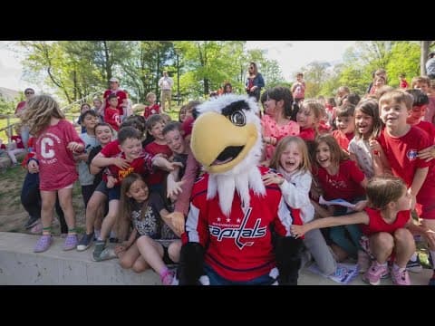 Arlington students surprised with Caps hockey clinic