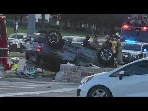 2-car rollover crash in Plano leaves 1 pedestrian dead, another hospitalized, police say