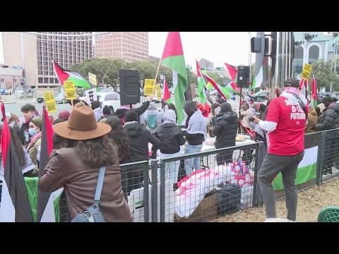Muslim community, Palestinian supporters urge Houston Mayor Whitmire to call for a ceasefire in Gaza