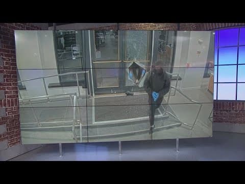 WATCH: 2 people break into DC Lululemon store with a hammer, steal merchandise