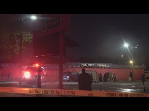 Man arrested after Tampa gentleman's club goes up in flames