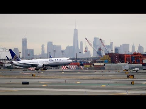 Equipment malfunction at Newark airport leads to loss of communication for air traffic controllers