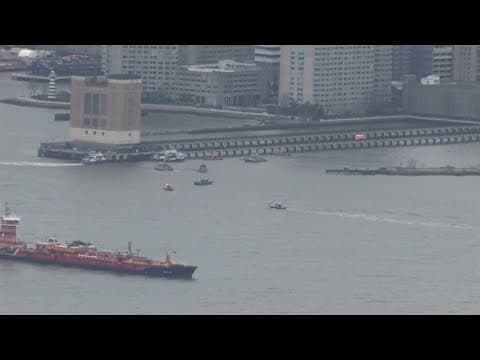 Helicopter crash in the Hudson River | Scene video