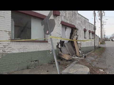 Community rallies around Laurel donut shop after crash