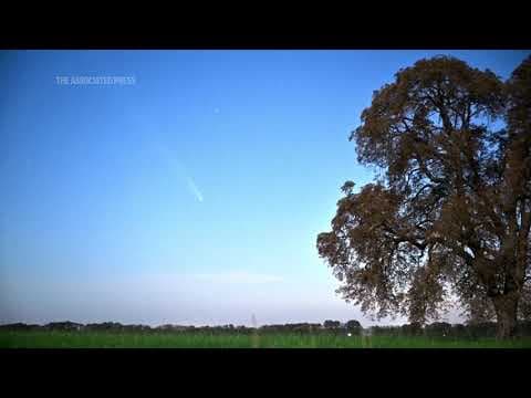 Timelapse of comet Tsuchinshan-Atlas passing over the sky in Berlin