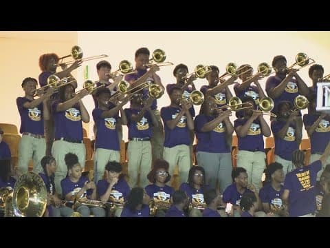 Thousands of students attend NOLA Love Rally