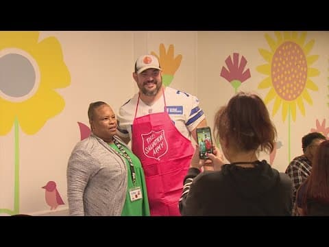 Dallas Cowboys score big serving early Thanksgiving Dinner at Salvation Army