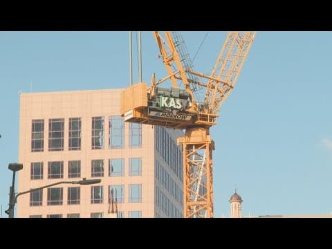 Tampa residents nervous about crane downtown during hurricane season