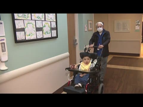 'Angel Man' volunteers 15,000 hours to help sick children