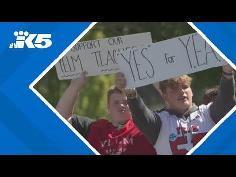Yelm football players, parents rally to support teachers' union