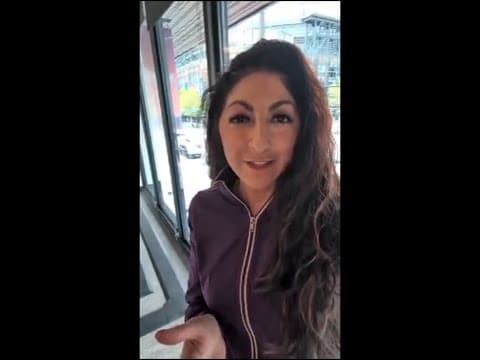 Mariners legends sport new shirts after M's win Friday