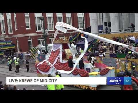 King of Krewe of Mid-City toasts at Gallier Hall