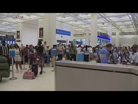 Record-breaking holiday travel rush in full swing for Houston Airports