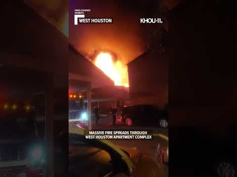 Massive fire spreads through west Houston apartment complex #shorts