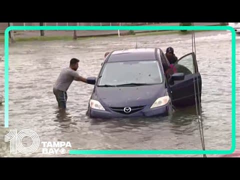 Good samaritans help push car stuck in flood waters from Beryl