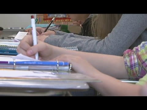 Lawmakers push to protect migrant students from deportation