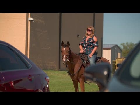 Wylie mom picks up daughter from school on horseback, honors region's rich rural history