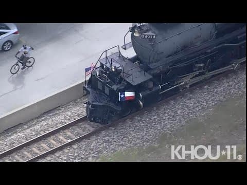 'Big Boy' steam engine rolls in Houston