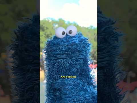 Elmo and Cookie Monster break down their fave State Fair of Texas foods... and also have a breakdown