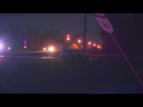 Police: 3 injured in Minerva Park single-vehicle crash