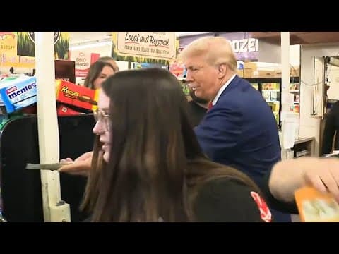 VIDEO: Donald Trump helps pay for mom's groceries at Pennsylvania grocery store