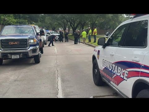 Suspect stabs 2 people in road rage incident before accidentally stabbing themself, constable says