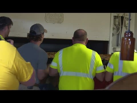 Largest apple pie in Indiana on display at 48th annual Nappanee Apple Festival